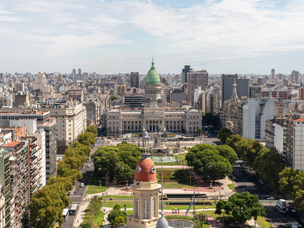 Skyline of Buenos Aires with the Palace of the Argentine National Congress in the center.